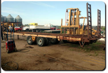 Rebuilding heavy fifth wheel equipment trailer